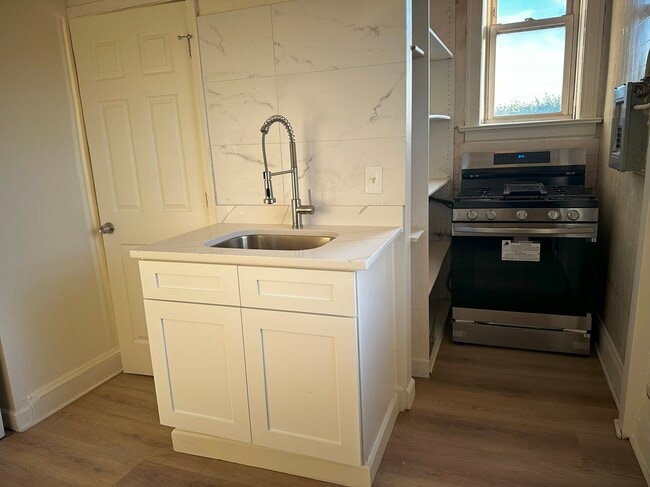 Building Photo - 5114 S Woodlawn Ave