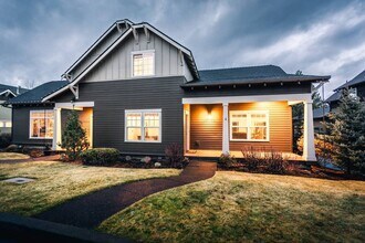 Building Photo - Amazing Updated Braeburn Townhome close to all Bend has to offer!