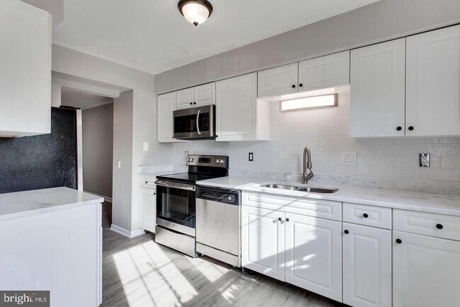 Building Photo - 304 Crescendo Way
