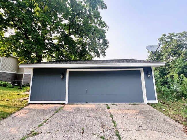 Building Photo - 4651 Manchester Rd