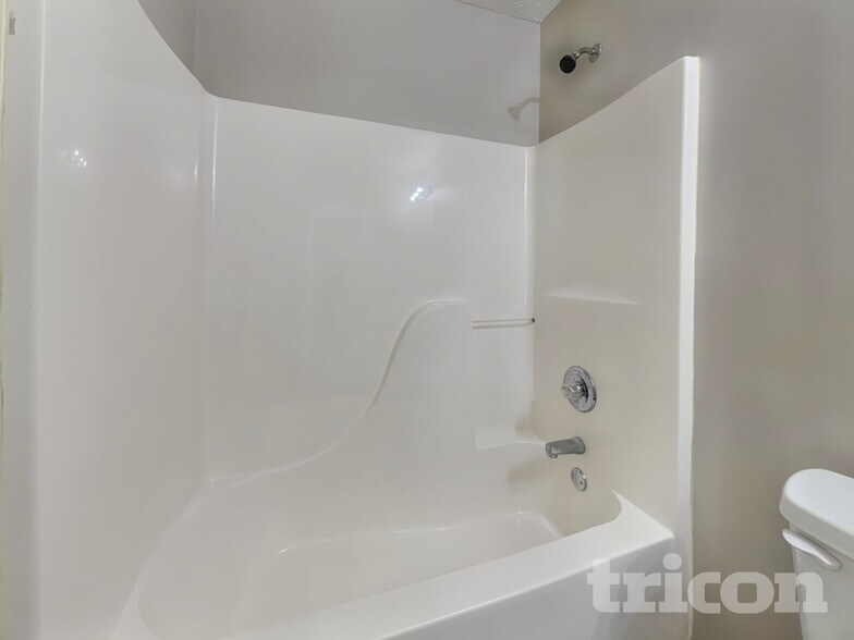 Building Photo - 714 Manor Ridge Dr