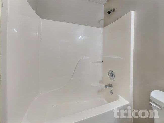 Building Photo - 714 Manor Ridge Dr