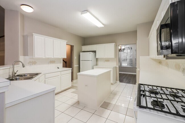 Building Photo - 8919 Green Ray Dr