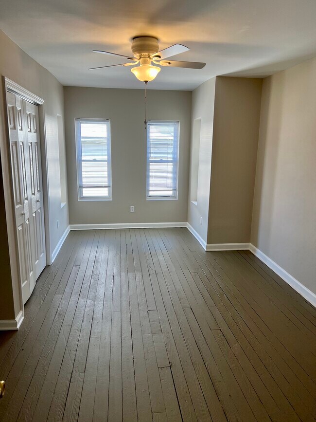 Building Photo - 140 W Evergreen St