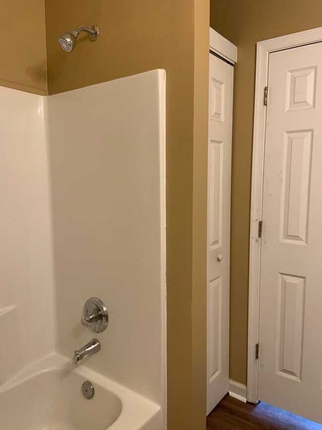 Building Photo - 2 bedroom townhome in Chelsea Commons