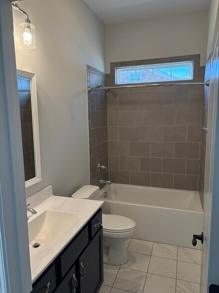 Building Photo - 729 Windemere Rd