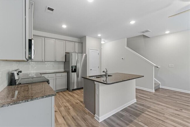 Building Photo - 2832 Saratoga Lake View