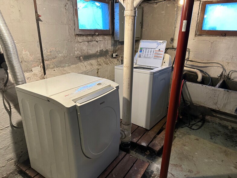 Building Photo - 4408 Alpha Ave