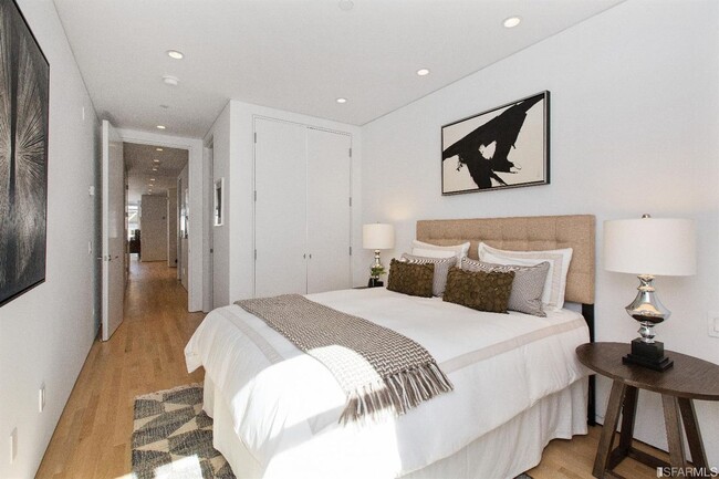 Building Photo - 2BR/2.5BA Stunning Noe Valley Condo, w/Pri...