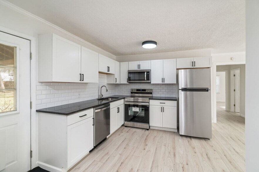 Building Photo - 331 Sarvis Dr