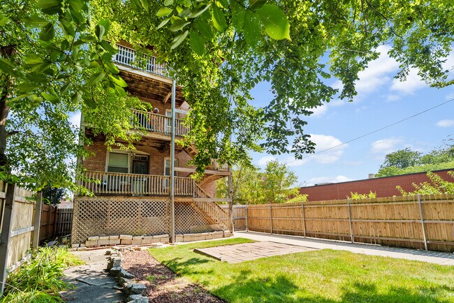 Building Photo - 340 S Homan Ave