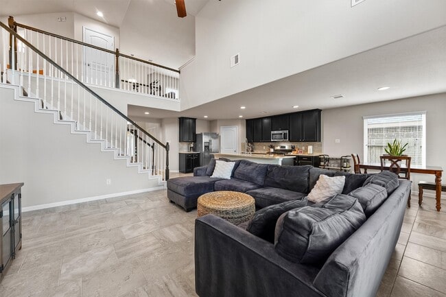 Building Photo - 12410 Lake Portal Dr