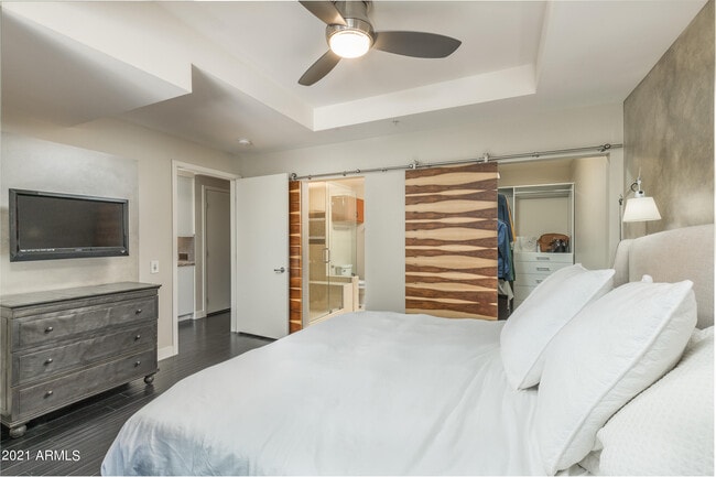 Building Photo - 7147 E Rancho Vista Dr