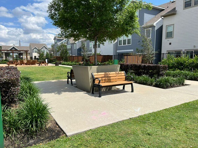 Building Photo - 10915 Brambling Wood Dr