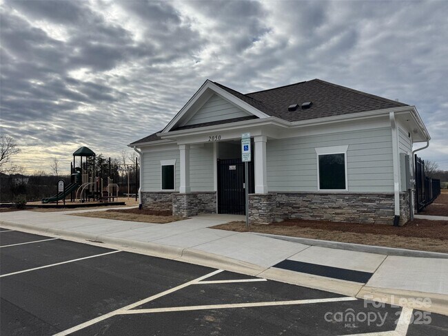 Building Photo - 3062 Weddington Pointe Dr