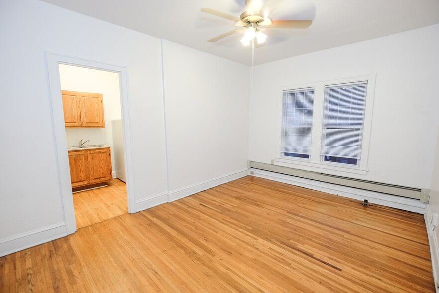 Building Photo - Grand Place Apartments | 622