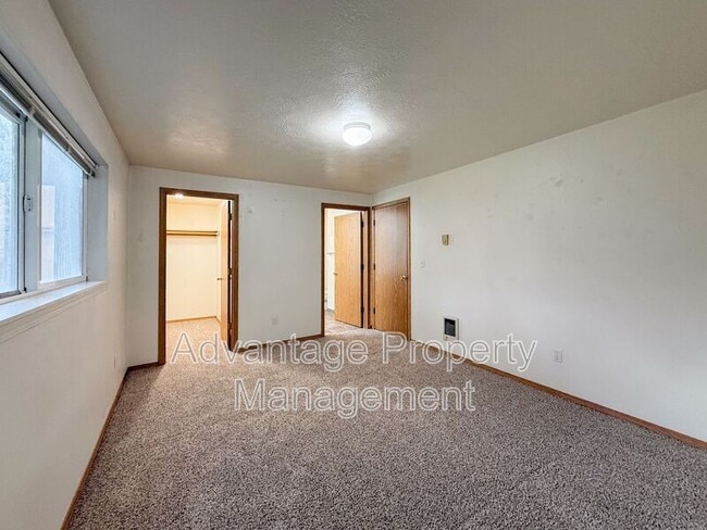 Building Photo - 240 S Monmouth Ave