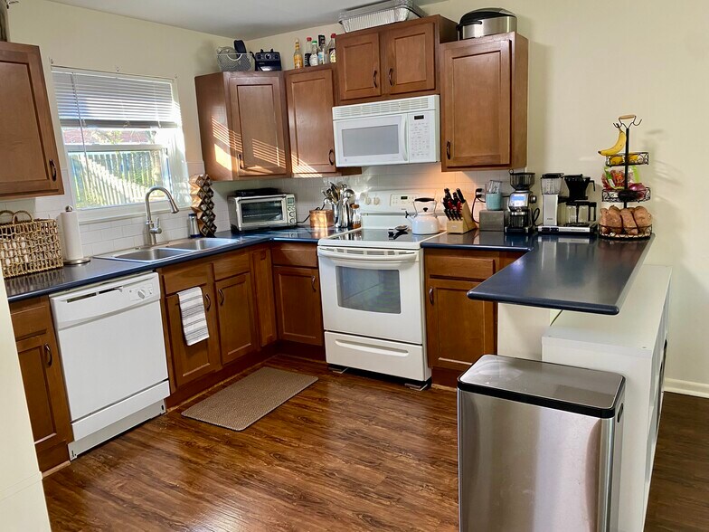 Kitchen - 16 Kyles Ln