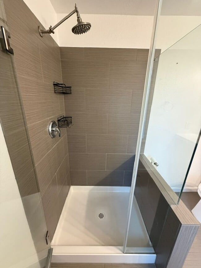 Building Photo - UPDATED 4 BED, 3 BATH KIRKLAND HOUSE FOR RENT AVAILABLE NOW!