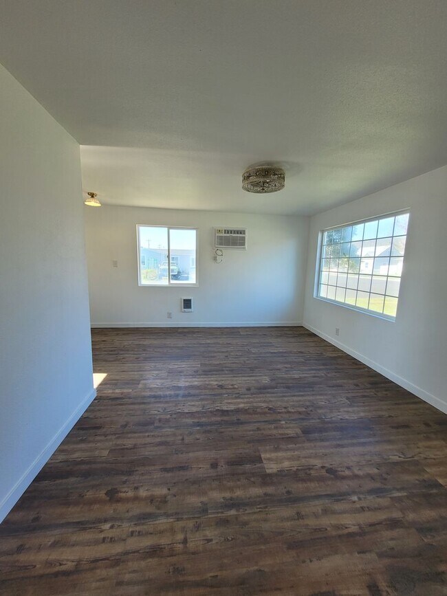Building Photo - Fully Remodeled with Garage, Yard Care Included & Free May rent with 1 Year Lease