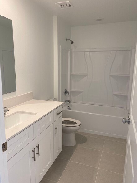 Building Photo - 2316 Green Valley St