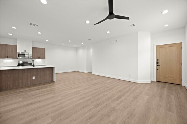 Building Photo - 2729 Solbrook Ln