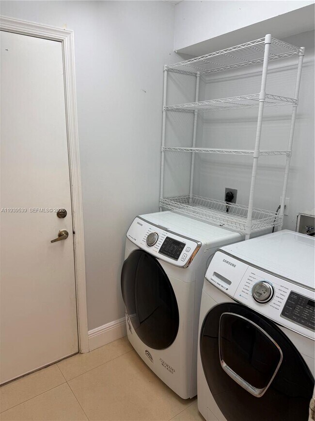 Building Photo - 1552 NW 135th Ave