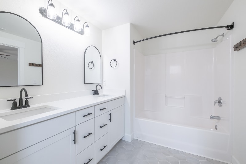 Building Photo - 918 NE Oakmont Loop