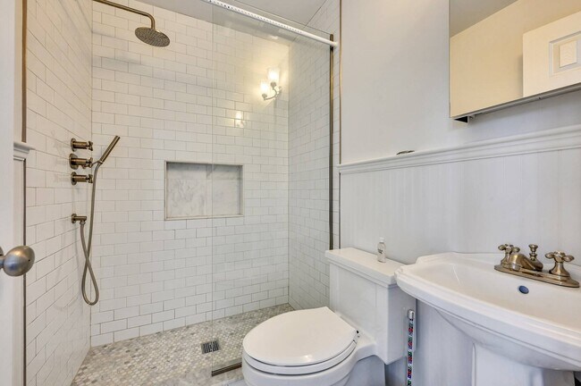 Building Photo - 25 Meadowgrass Ln