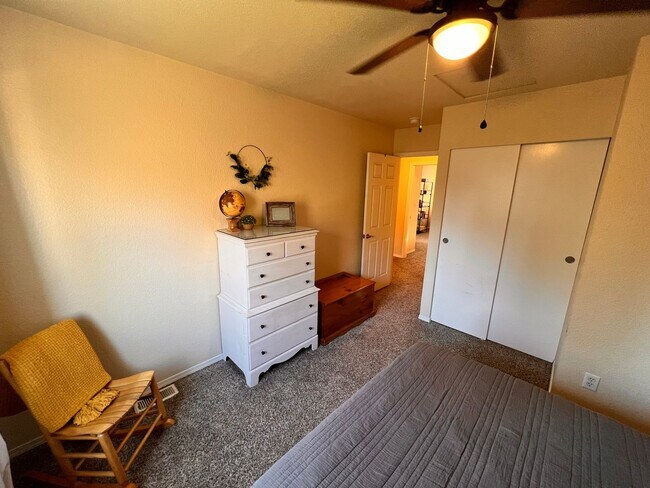 Building Photo - 4412 Ingleside Dr SE