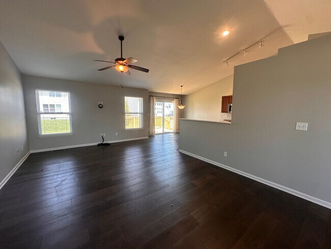 Building Photo - 4BR/2BA Home for Rent in Eastwood w/Basement and Backyard Deck!