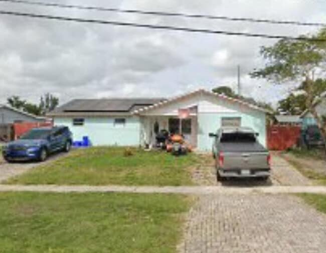Primary Photo - 4945 Sunny Ln Ave