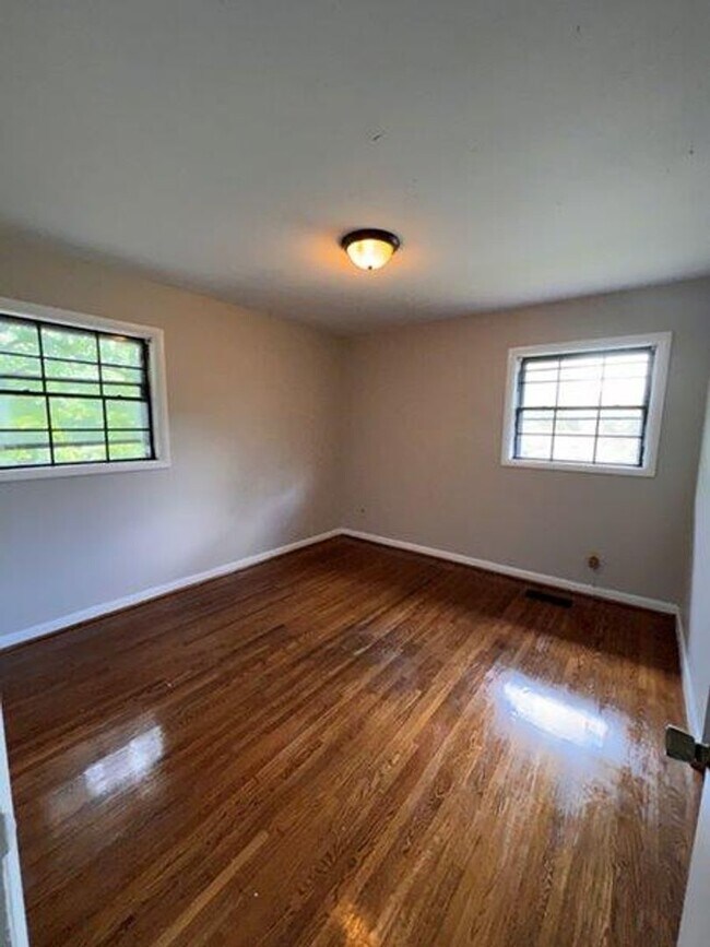 Building Photo - BELOW MARKET RENT!
