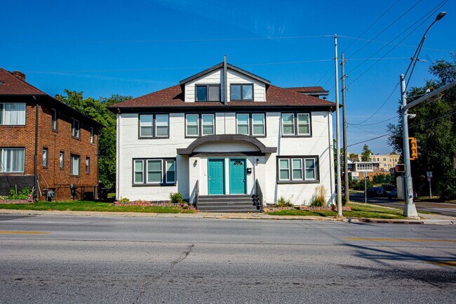 Building Photo - 3 bedroom duplex in Midtown