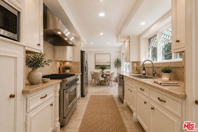 Building Photo - 2559 Hutton Dr