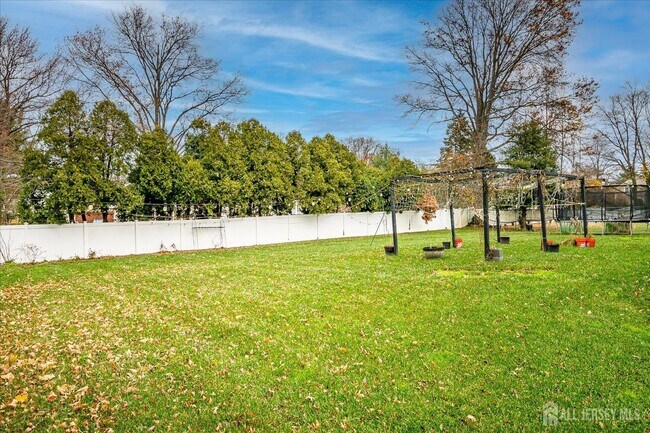 Building Photo - 3979 Park Ave