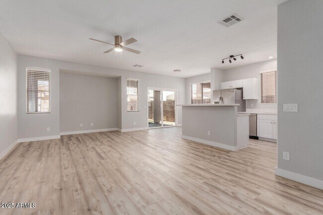 Building Photo - 9518 W Minnezona Ave