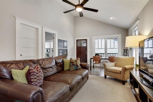 Building Photo - 87 Chester Ave SE