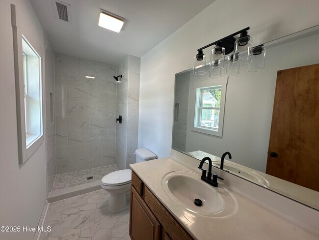 Building Photo - 106 Broadview Ln