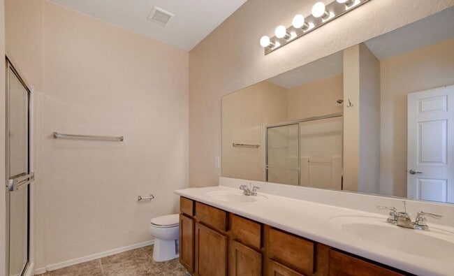 Building Photo - GORGEOUS 3 BEDROOM / 2 FULL BATH CONDO UNI...