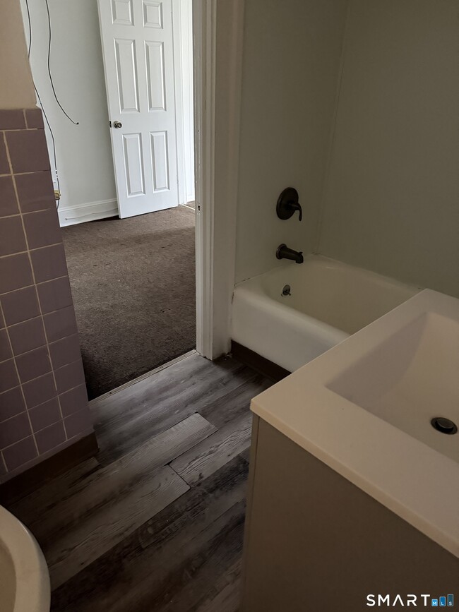 Building Photo - 33 Pilgrim Ave