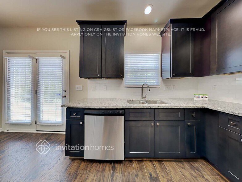 Building Photo - 2734 Highland Park Dr