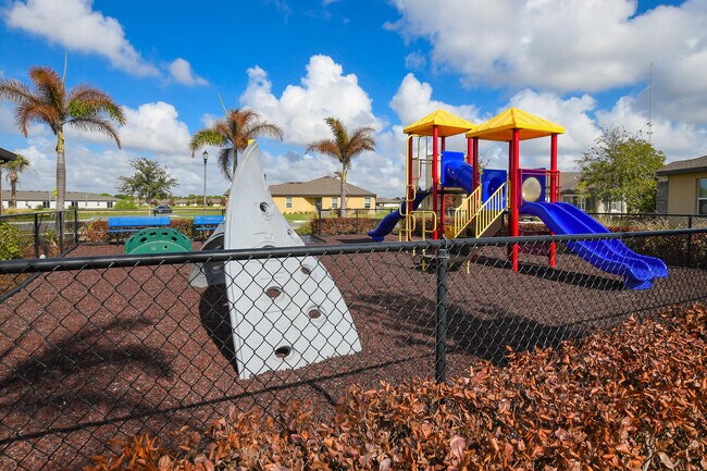 Building Photo - 1618 Merriment Way