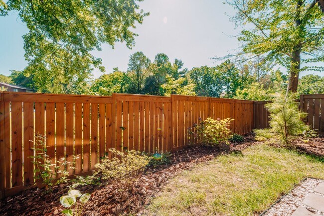 Building Photo - Spacious 5-Bedroom End-Unit Townhome in Reston with 3 Finished Levels, Renovated Kitchen & Fenced...