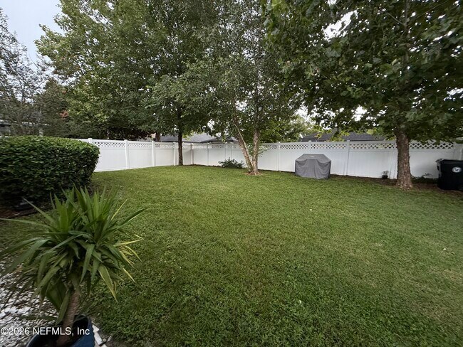 Building Photo - 686 Glendale Ln