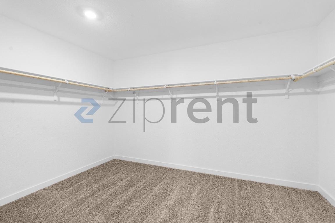Building Photo - Unit