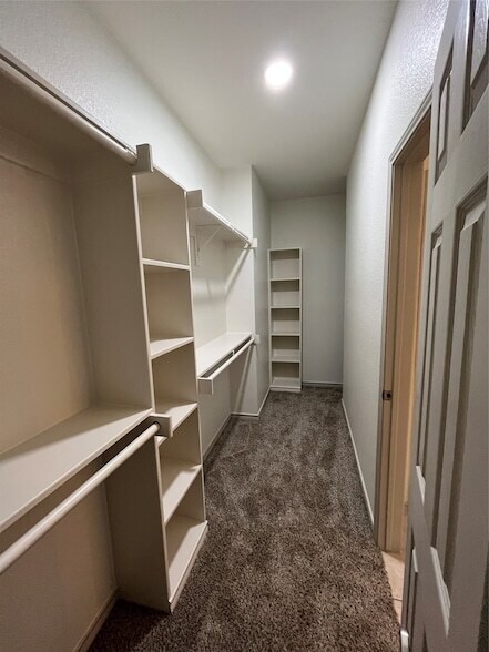 Building Photo - 1200 Oakley Dr