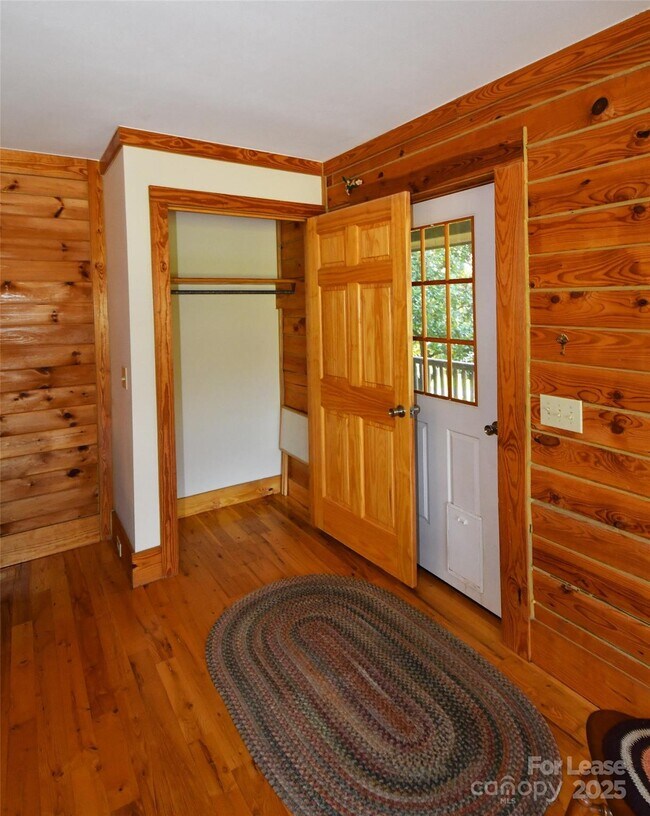 Building Photo - 187 Rustic Rd