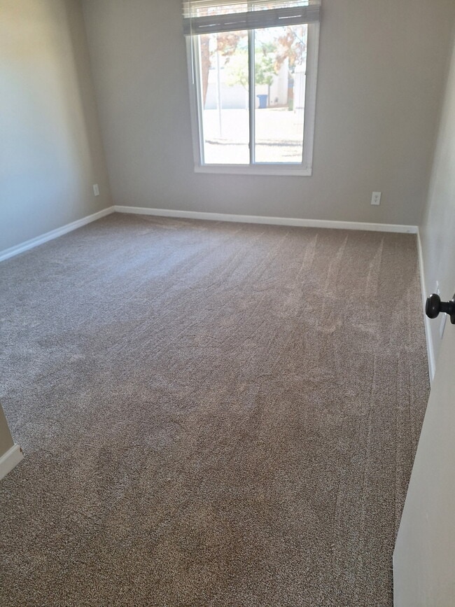 Building Photo - 1639 E Wesleyan Dr