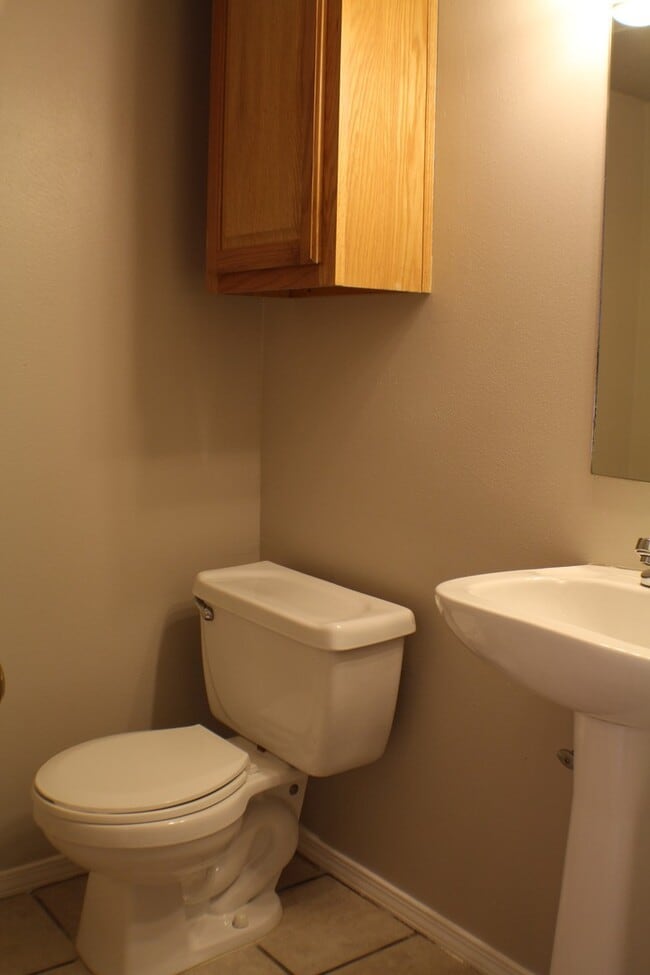 Building Photo - Adorable 3 bedroom 2.5 bathroom in Jenks!